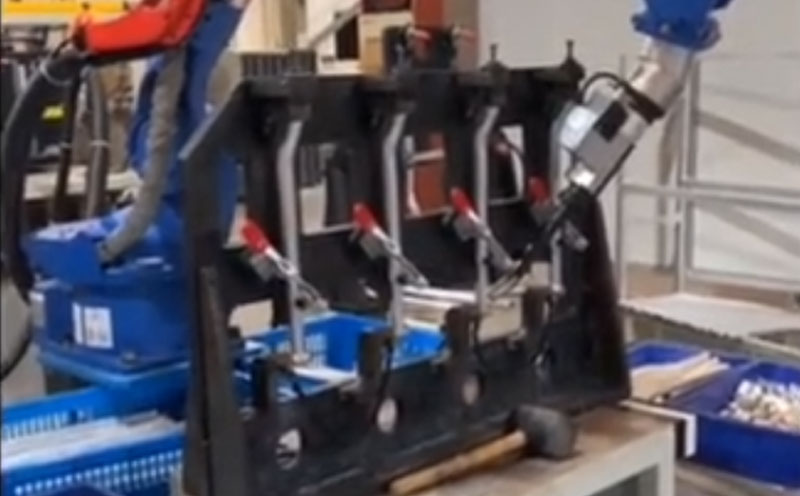 新能源汽車鋁電池托盤焊接生產(chǎn)線