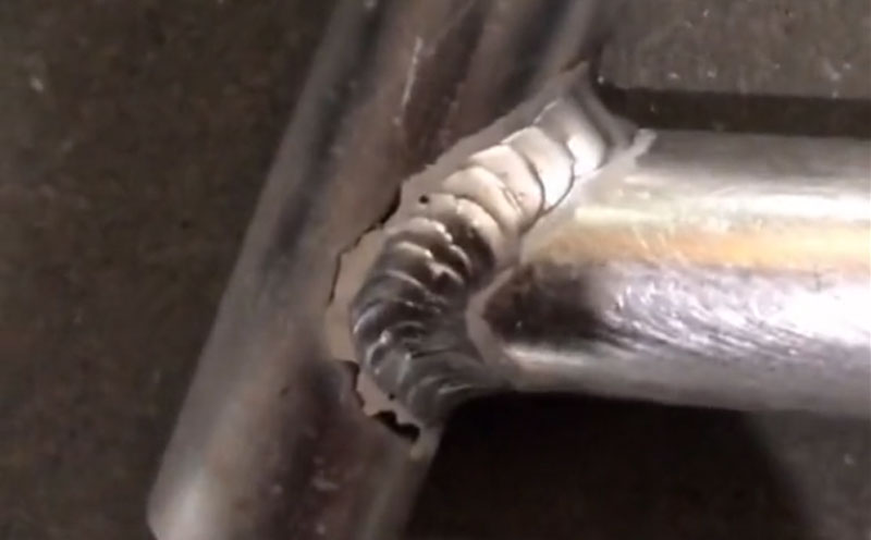 鋁焊接機(jī)器人自動(dòng)化生產(chǎn)