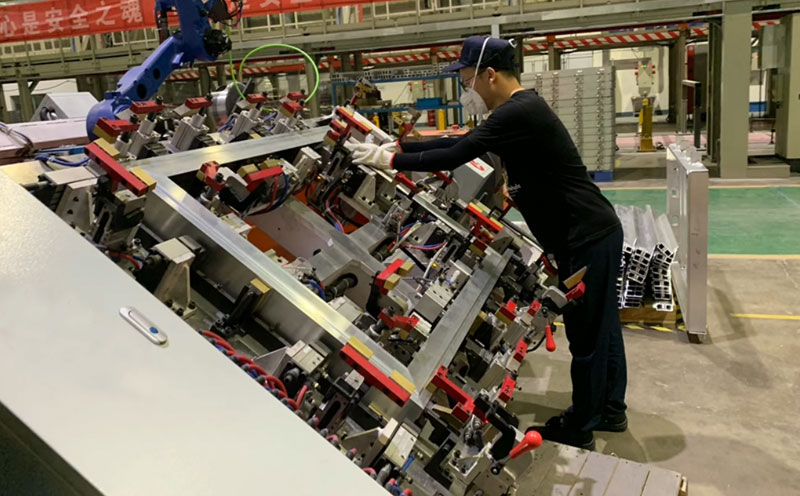 鋁焊接機器人，電池托盤鋁焊接