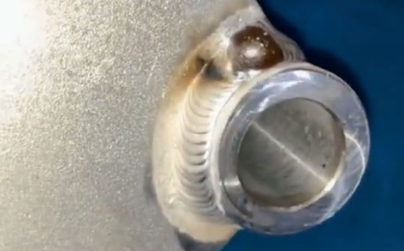 海寶機器人電動車鋁車架智能焊接 Smart welding