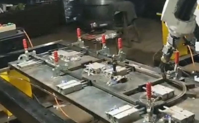 0.5mm方管展示架焊接案例