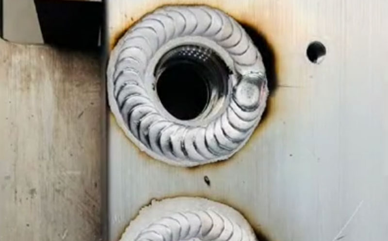 海寶機(jī)器人鋁合金電池托盤焊接