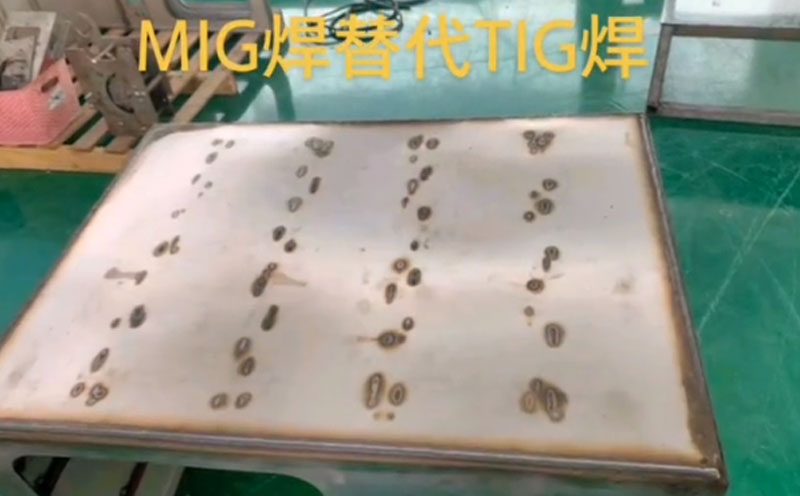 鈑金機(jī)箱機(jī)柜焊接機(jī)械手