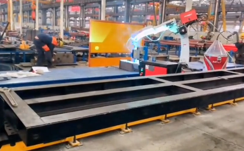 8軸聯(lián)動(dòng)焊接工作站