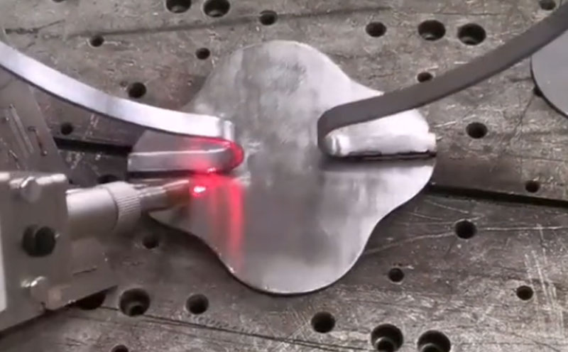 我猜你全網都沒有見過手持激光焊接機  焊接高端工藝品？