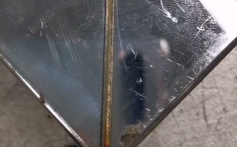 手持自動送絲激光焊接機 焊4mm不銹鋼方管 強度高 焊道美觀