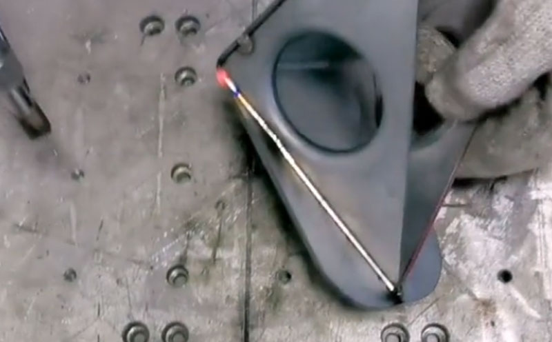 手持送絲激光焊接機  焊接2mm不銹鋼管道支架