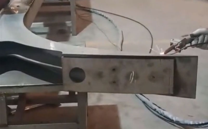 手持激光焊接機焊大工件，你猜這是焊的什么？