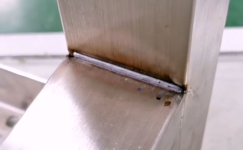 手持激光焊接機焊不銹鋼廚具支架，這么簡單？