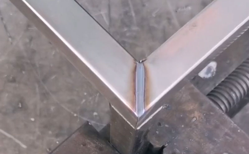 手持激光焊接機訂單量太大了，老板親自為客戶打樣，有興趣歡迎來咨詢呀