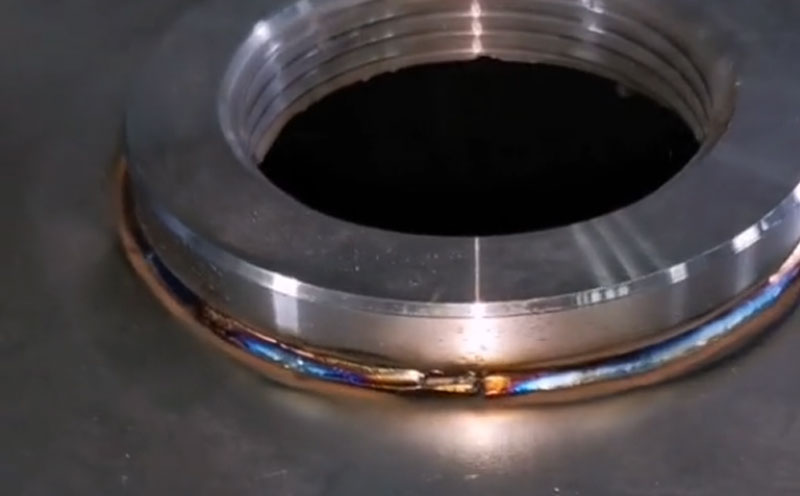 手持式自動送絲激光焊接機 焊不銹鋼圓管 操作簡單 氬弧焊師傅要失業了