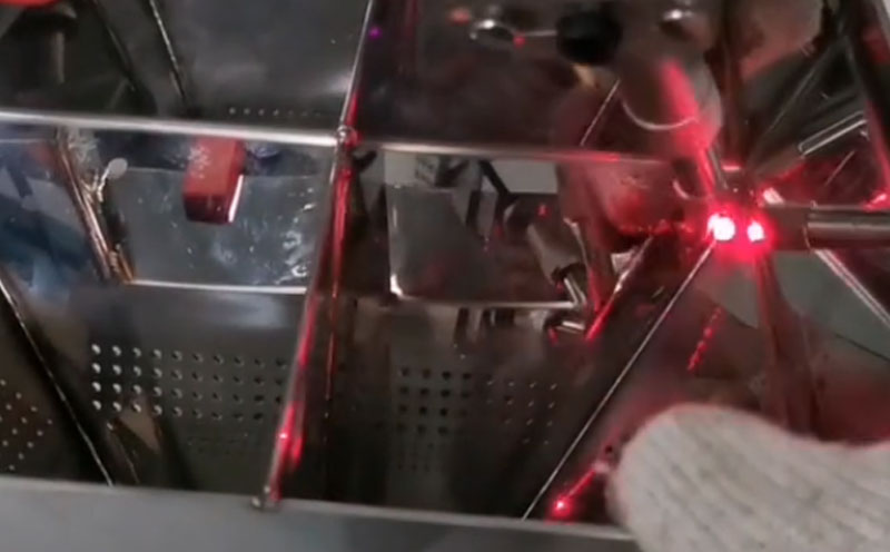 手持激光焊接機 焊接不銹鋼漏斗 不用焊絲 焊縫隙白亮牢固度高