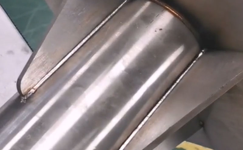 手持式自動送絲激光焊接機 焊4mm不銹鋼立柱 強度高速度快 良心焊接 讓您放心支撐