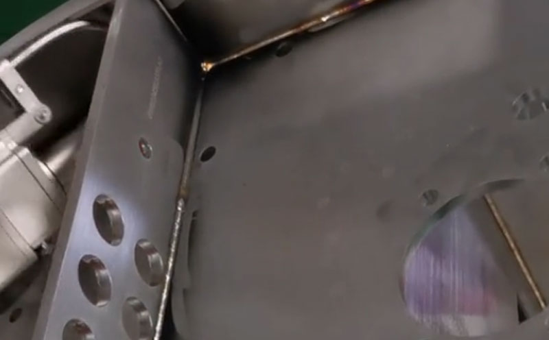 手持激光焊接機 焊不銹鋼水槽 不用焊絲不漏水 焊縫美觀牢固度高