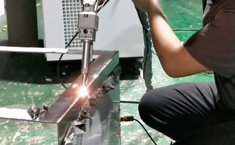 手持式自動送絲激光焊接機 焊3mm不銹鋼家居用品 效果杠杠滴