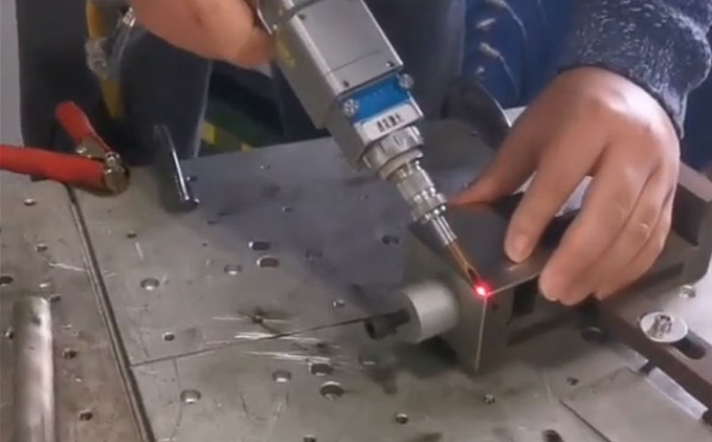 不銹鋼手持激光焊接機，第1次使用是種什么體驗