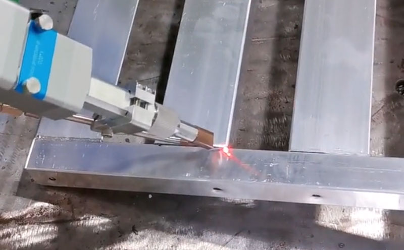 1500瓦手持自動送絲焊接機 焊1.5mm鋁方管