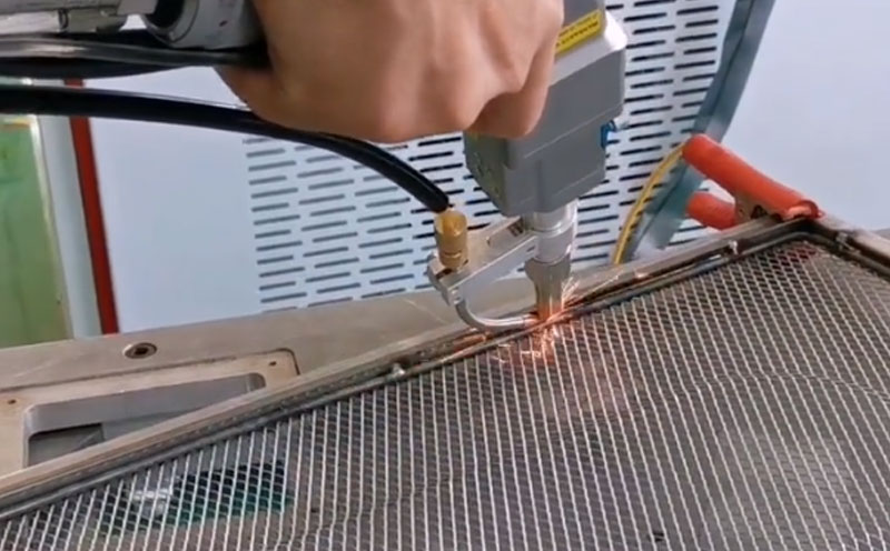 手持式自動送絲激光焊接機 焊1.5mm全鋁散熱網 牢固不變形