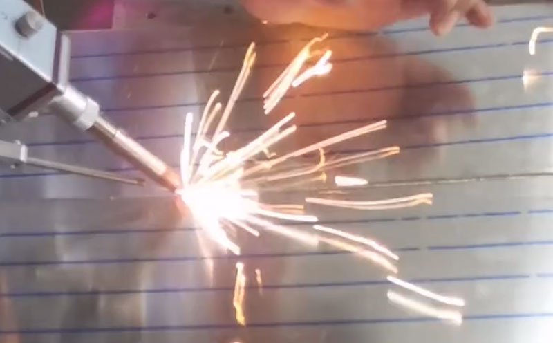 1500瓦手持焊接機焊鋁板， 廣州客戶定的第三臺設備，效果杠杠滴