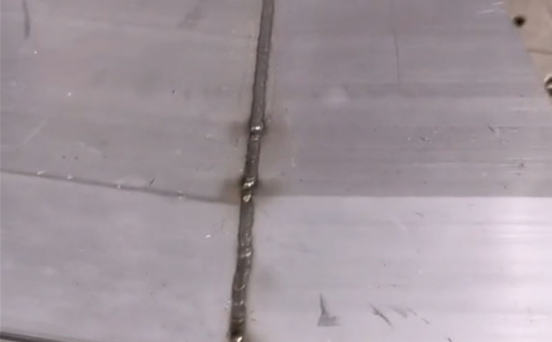 手持式自動送絲激光焊接機 3mm鋁板拼焊 操作簡單縫隙牢固