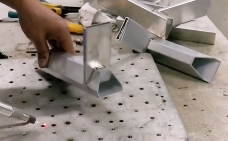 手持式自動送絲激光焊接機 2mm鋁材焊接