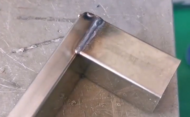 手持激光焊接機 焊1mm不銹鋼衛(wèi)浴把手 焊縫牢固美觀