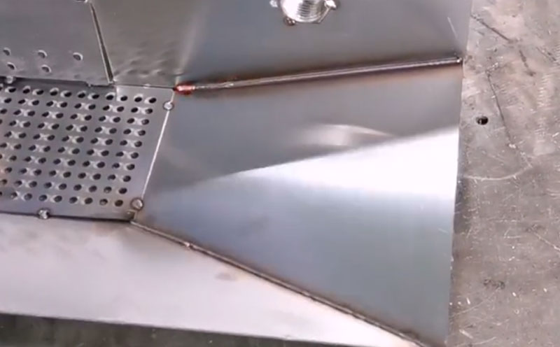 手持激光焊接機 焊1mm不銹鋼水槽 焊絲牢固美觀