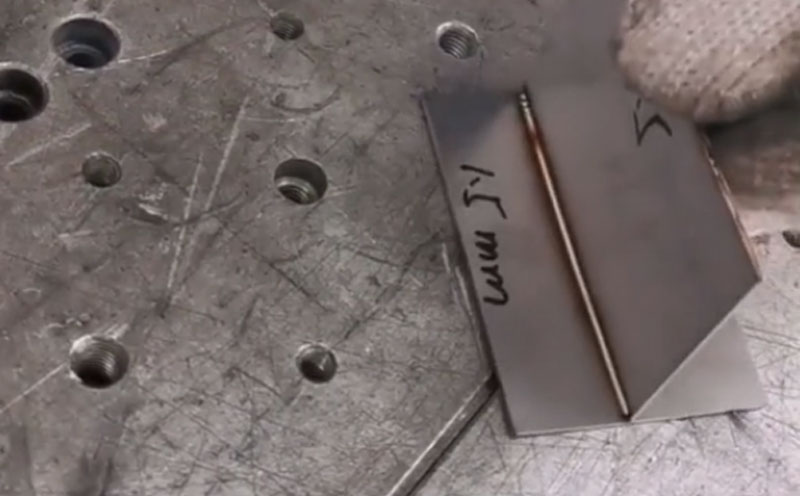 手持激光焊接機 焊1.5mm不銹鋼 板焊接牢固高 焊縫美觀