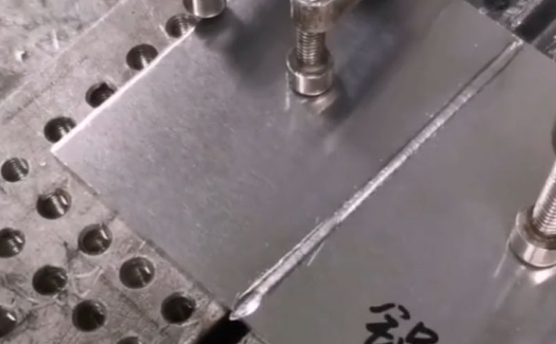 手持式自動激光焊接機送絲機焊2mm鋁板焊縫美觀強度高