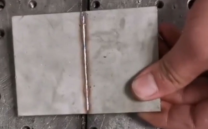 手持激光焊接機 5mm不銹鋼板無縫焊接，不用焊絲雙面成型 甘肅方言解說夠硬核嗎