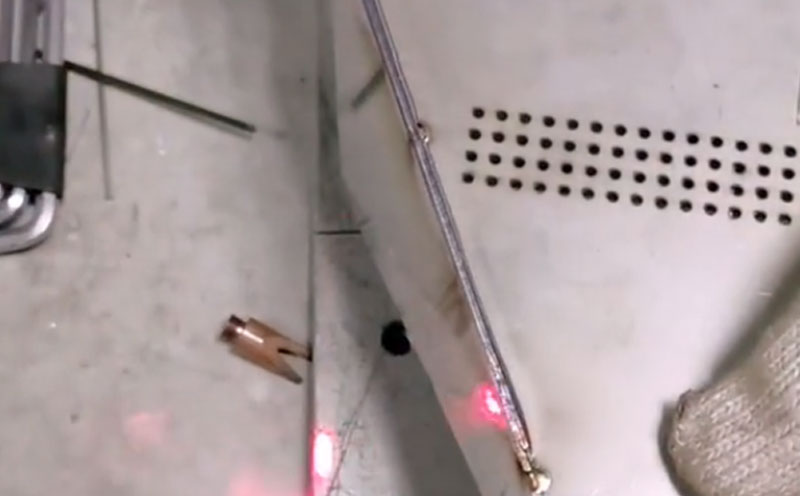 手持激光焊接機 2mm不銹鋼拼焊 縫隙牢固美觀