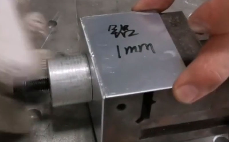 手持激光焊接機 1毫米鋁板角焊 輕輕一拉焊縫很好 效率高易操作