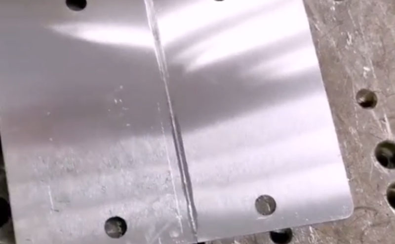 手持激光焊接機 1.5mm鋁板拼焊 速度快焊縫美觀 鈑金焊接好幫手