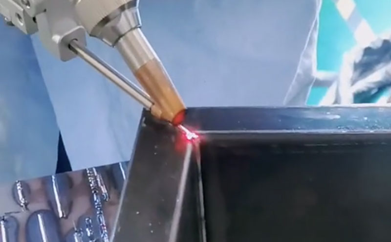 1000瓦手持激光焊接機，焊1mm鐵管，操作簡單無需技術