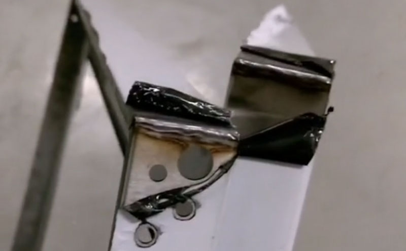 手持激光焊接機 0.8mm不銹鋼油煙機罩子立焊 效果杠杠滴