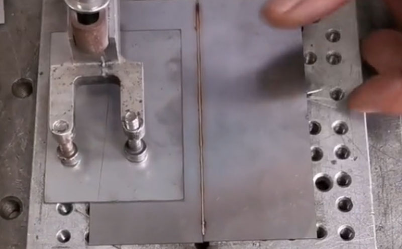 手持激光焊接機 0.5毫米不銹鋼拼焊 焊縫牢固美觀