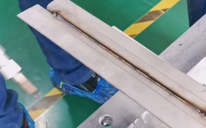 1000瓦手持激光焊接機 焊有縫隙的鍍鋅板 簡單嗎？