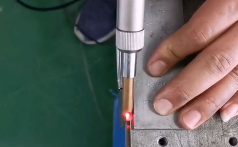 手持激光焊接機 0.5mm不銹鋼角焊 焊縫美觀 強度高不變形