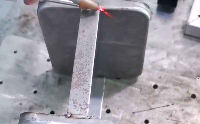 1000瓦手持激光焊接機 焊2mm不銹鋼板 牢固美觀不變形