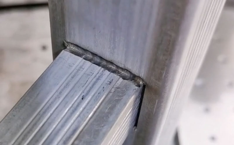 1000瓦手持激光焊接機 焊1.5mm鋁護欄 焊接牢固美觀無需技術