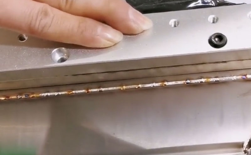 1000瓦手持激光焊接機 焊1.2不銹鋼食品設備 不用加焊絲 牢固不變形