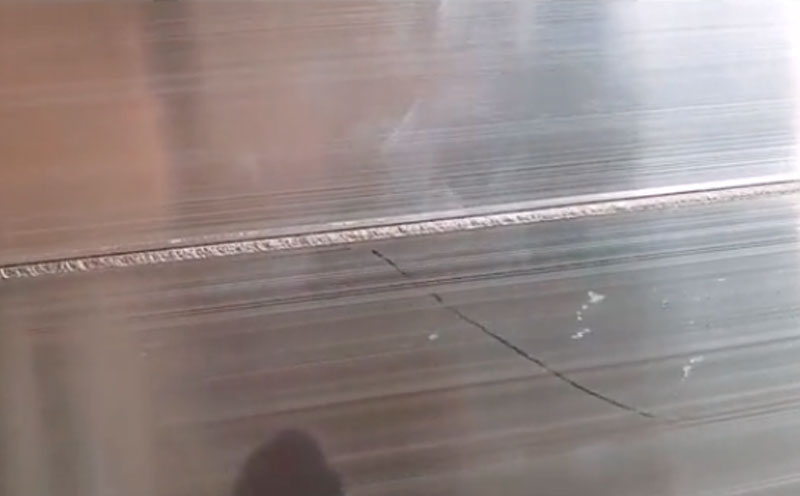 鋁型材拼縫激光焊接機(jī)、6頭雙邊同時焊接，效率高，焊縫美觀，容易拋光