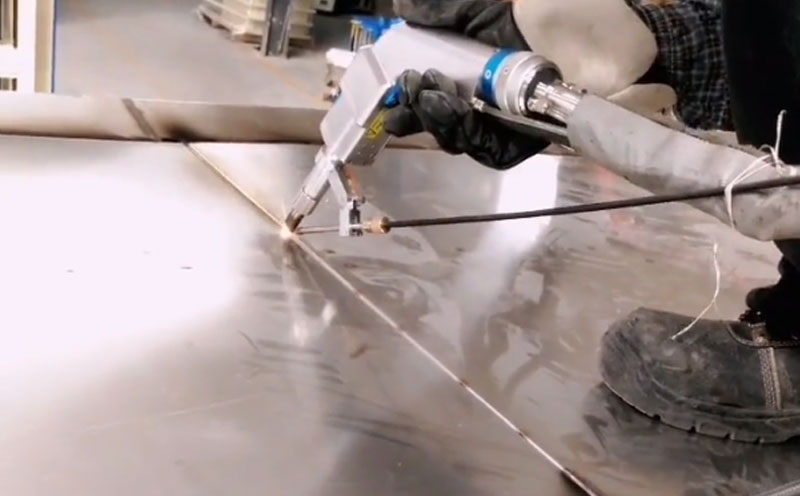 1000瓦手持焊接機(jī) ，成本價銷售，低到不敢想象！