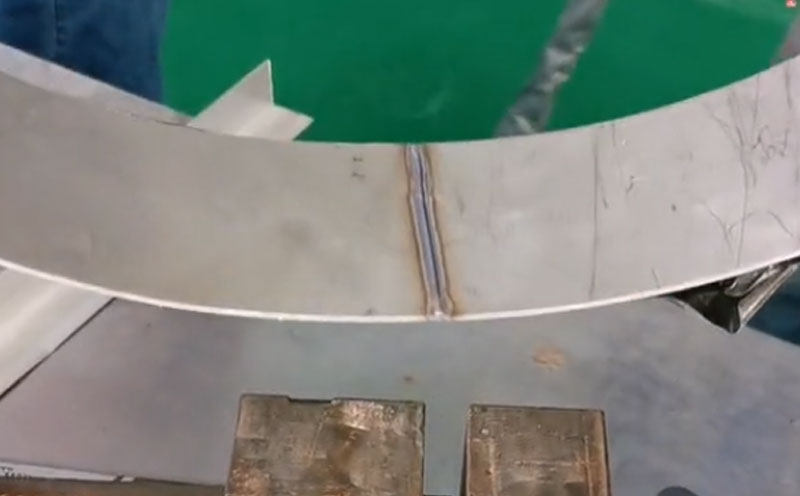 1000瓦手持焊接機(jī) 2mm鐵板拼焊變鐵圈