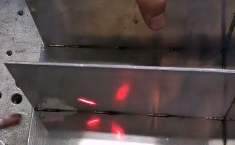 2.5mm海寶鋁盒焊接 原來手持激光焊接機(jī)可以這樣操作？