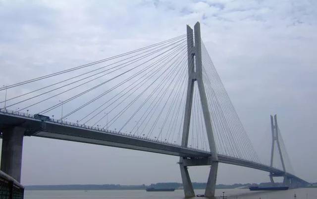 鋼結(jié)構(gòu)焊接應(yīng)用于鋼箱梁斜拉橋