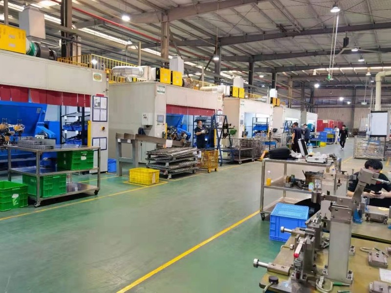 新能源汽車焊接機器人