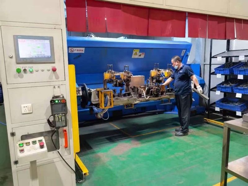 新能源汽車焊接機器人